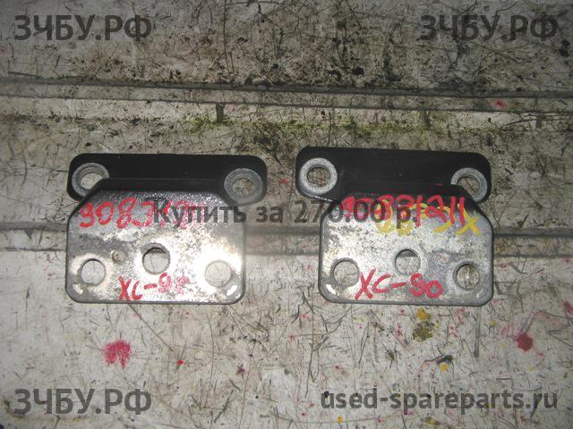 Volvo XC-90 (1) Петля двери