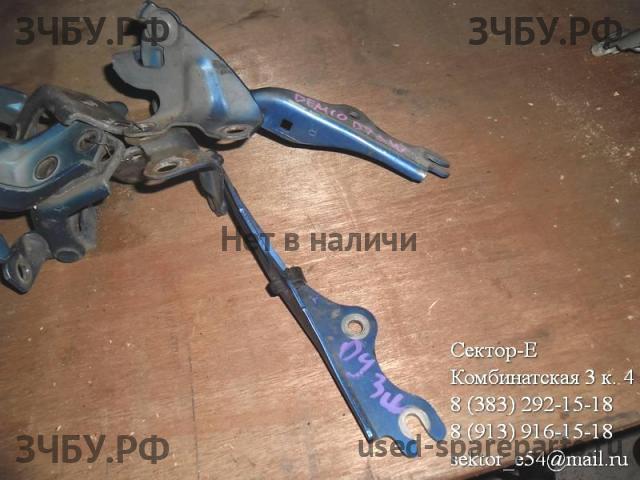 Mazda Demio 2 [DY] Петля капота