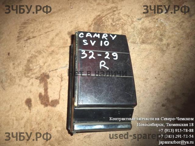 Toyota Camry 3 Фонарь правый