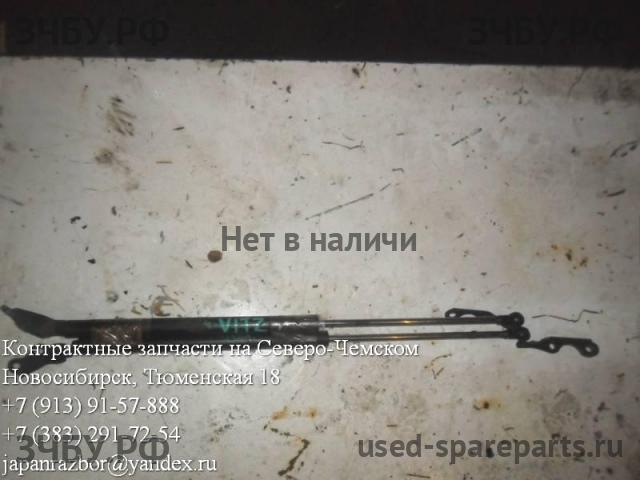 Toyota Vitz 1 Амортизатор крышки багажника