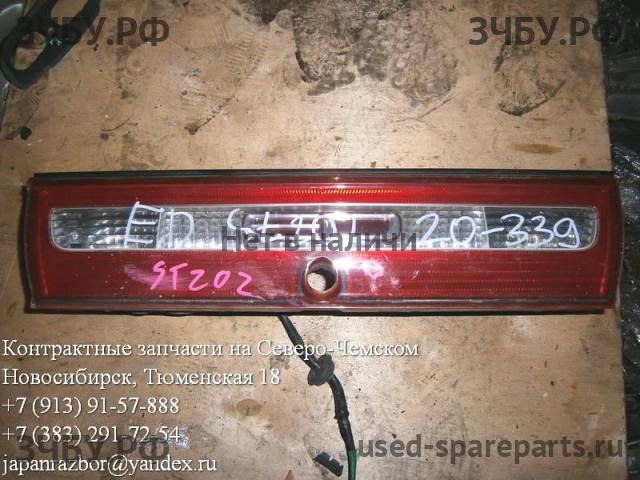Toyota Carina.E (T190) Накладка на крышку багажника