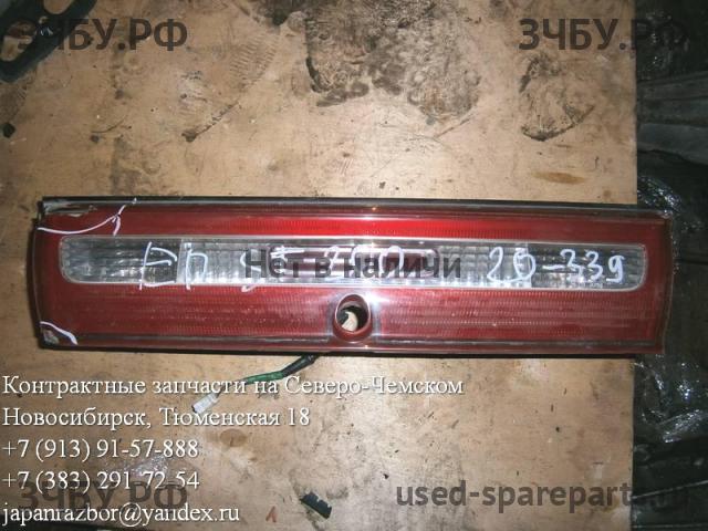 Toyota Carina.E (T190) Накладка на крышку багажника