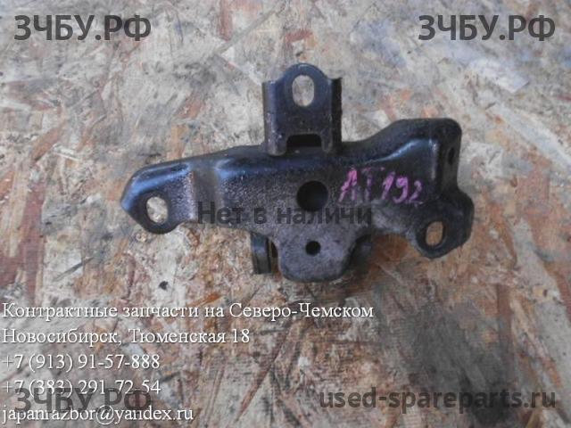 Toyota Carina.E (T190) Опора двигателя