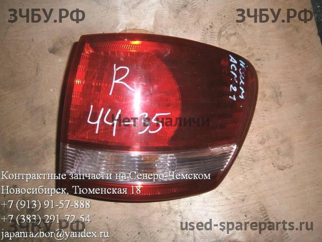 Toyota Ipsum 2 Фонарь правый