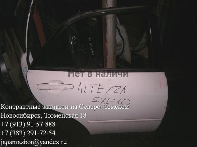 Toyota Altezza Дверь задняя правая