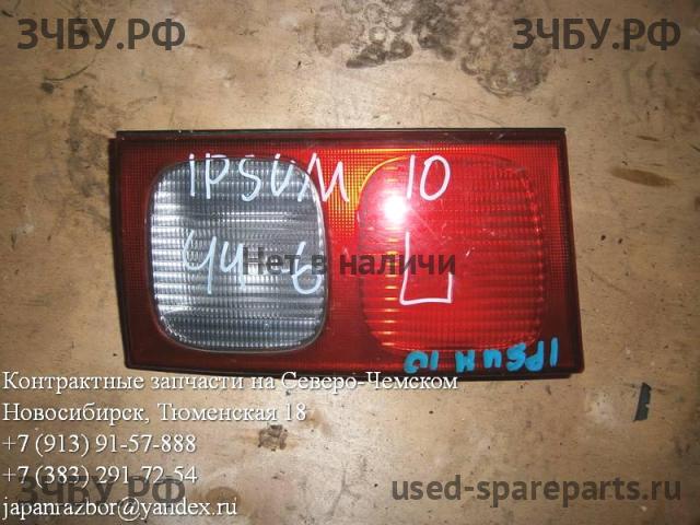 Toyota Ipsum 1 Фонарь левый