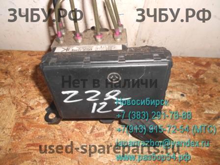 Toyota Corolla RunX Блок ABS (насос)