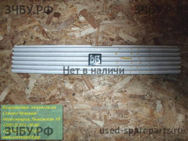 Toyota BB (1) Решетка радиатора