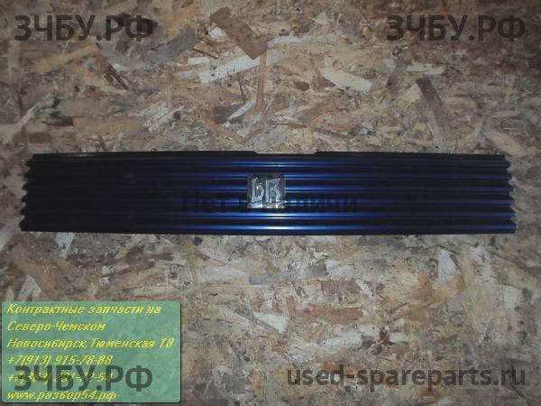 Toyota BB (1) Решетка радиатора
