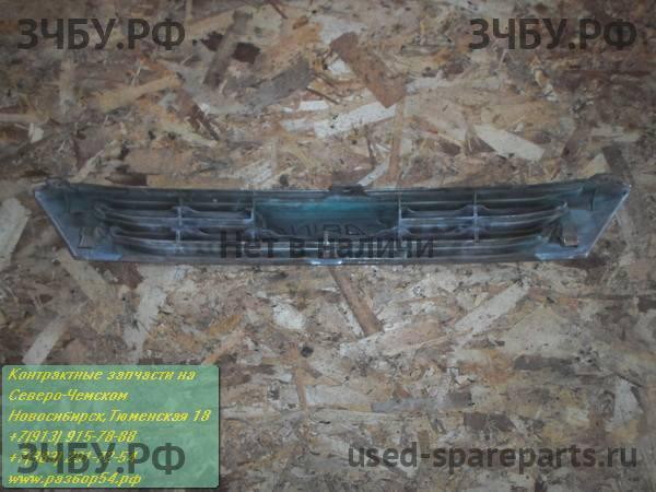 Toyota Carina (T210) Решетка радиатора
