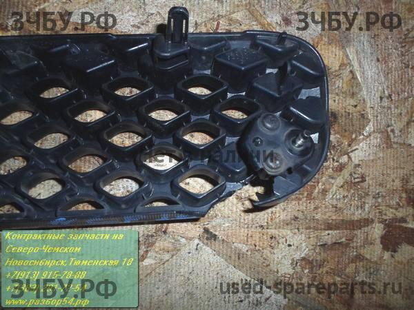 Toyota Vitz 1 Решетка радиатора