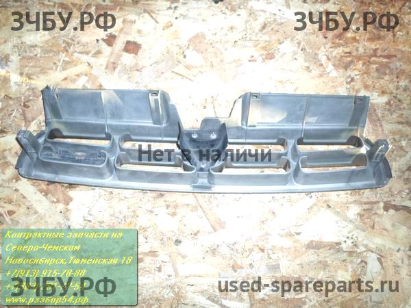 Subaru Legacy 2 (B11) Решетка радиатора