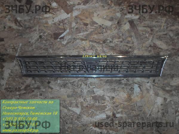 Toyota Sprinter 6 (E90) Решетка радиатора