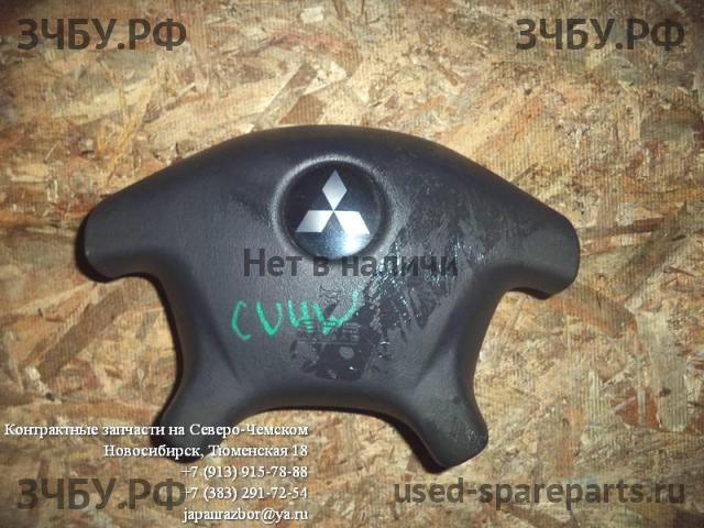 Mitsubishi Airtrek Накладка звукового сигнала (в руле)