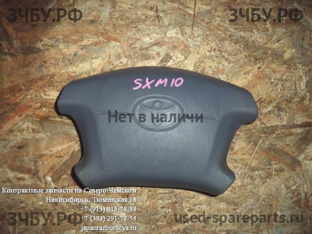 Toyota Ipsum 1 Накладка звукового сигнала (в руле)