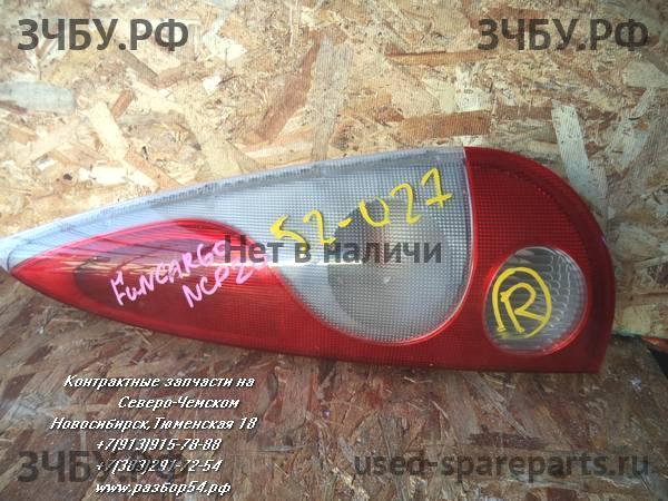Toyota Funcargo Фонарь правый