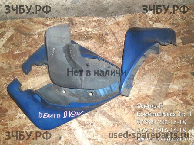 Mazda Demio 2 [DY] Брызговик (комплект)