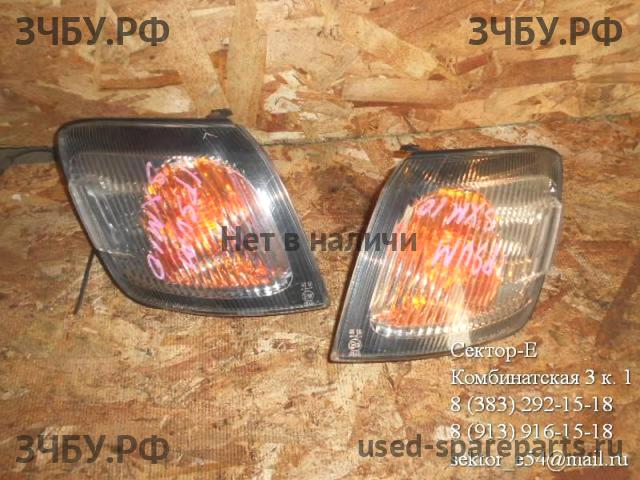 Toyota Ipsum 1 Фонарь правый