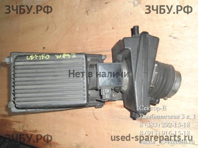 Nissan Cefiro (A32) Корпус воздушного фильтра