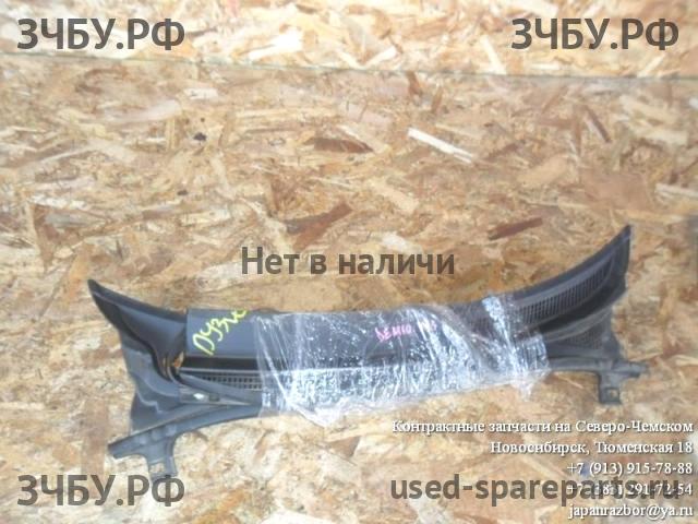 Mazda Demio 2 [DY] Решетка стеклоочистителя (Дефлектор водостока)