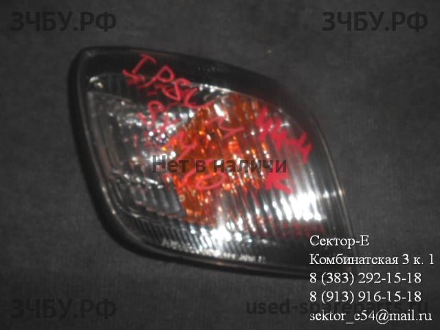 Toyota Ipsum 1 Фонарь правый