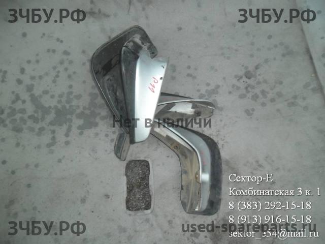 Nissan Primera P11 Брызговик (комплект)