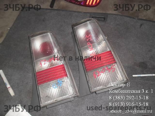 Toyota BB (1) Фонарь правый