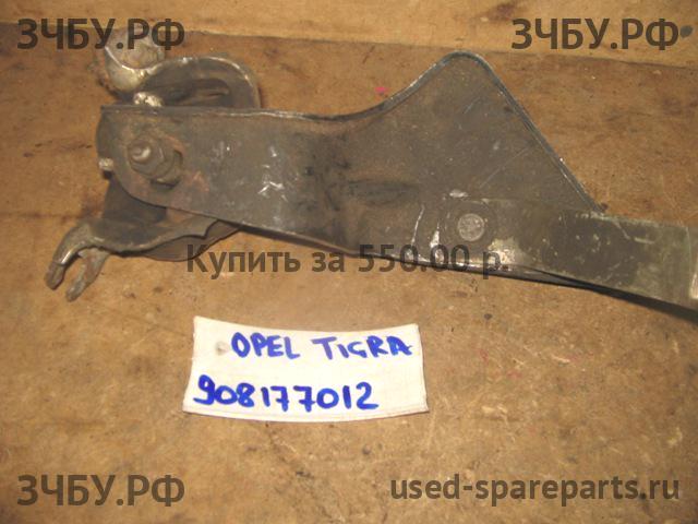 Opel Tigra B Опора двигателя