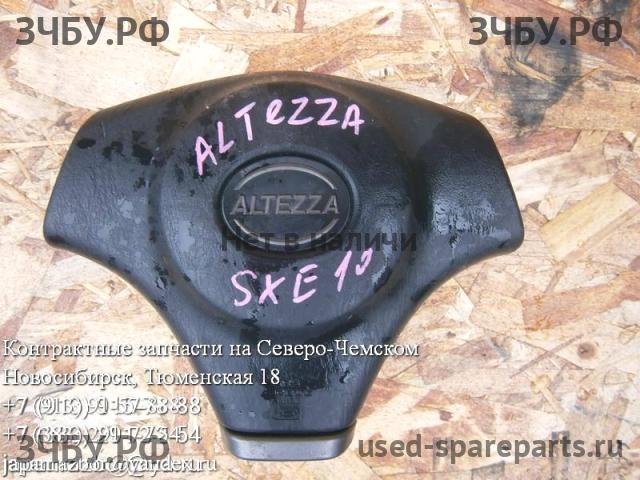 Toyota Altezza Накладка звукового сигнала (в руле)