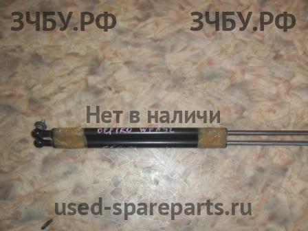 Nissan Cefiro (A32) Амортизатор крышки багажника
