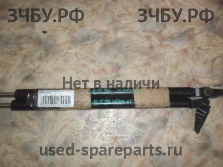 Toyota Starlet (P90) Амортизатор крышки багажника
