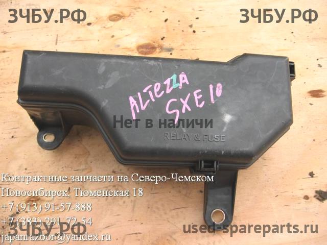 Toyota Altezza Блок предохранителей