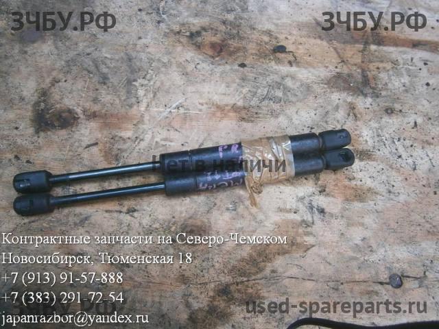 Nissan Primera P12 Амортизатор крышки багажника