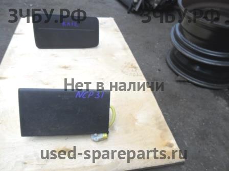Toyota BB (1) Подушка безопасности пассажирская (в торпедо)