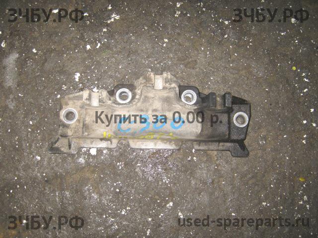Chrysler 300C (1) Кронштейн
