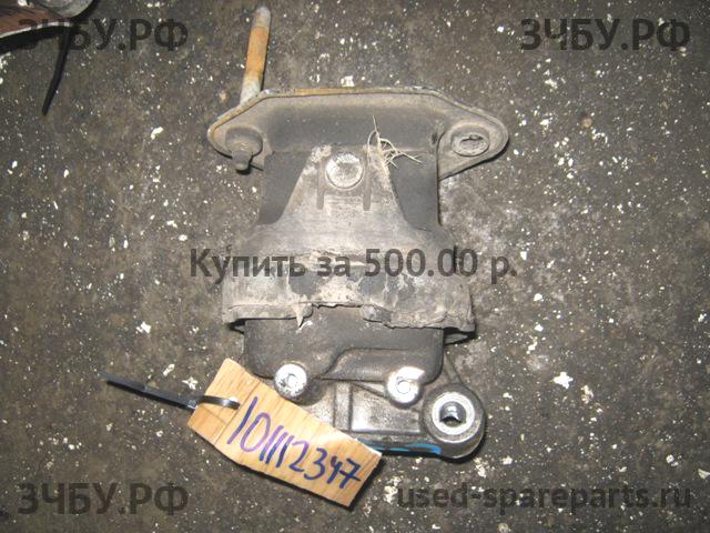 Chrysler 300C (1) Опора двигателя