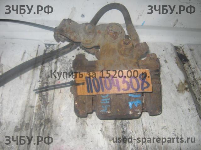 Nissan Maxima 1 (J30) Суппорт задний правый (в сборе со скобой)