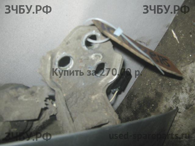 Chevrolet Metro (MR226) Петля двери передней правой