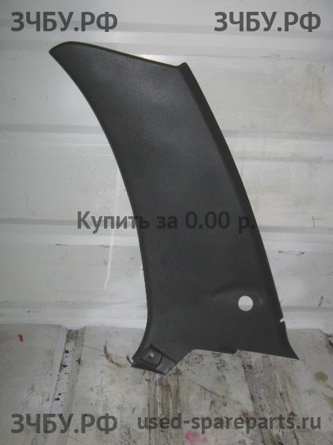 Chevrolet Metro (MR226) Накладка стойки задней правой