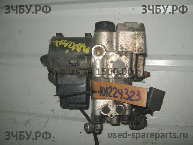 Nissan Maxima 1 (J30) Блок ABS (насос)