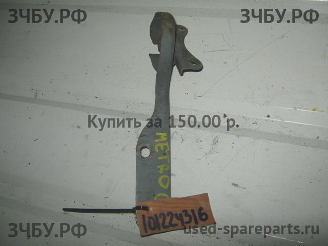 Chevrolet Metro (MR226) Петля капота правая