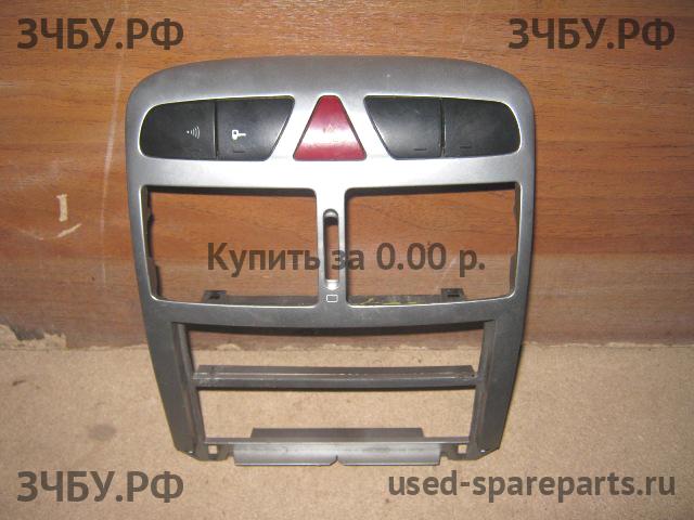 Peugeot 307 Накладка декоративная на торпедо