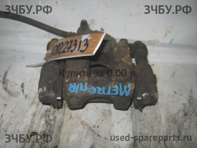 Chevrolet Metro (MR226) Суппорт передний правый (в сборе со скобой)