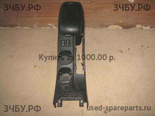 Nissan Primera P12 Консоль между сиденьями (Подлокотник)