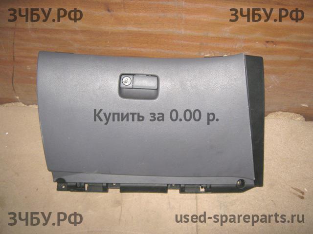 Nissan Primera P12 Бардачок