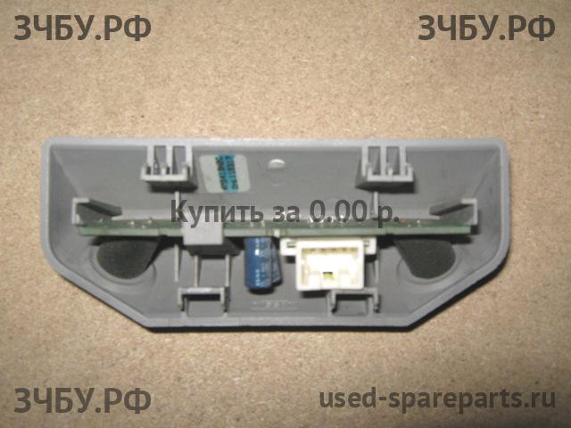 Nissan Primera P12 Плафон салонный