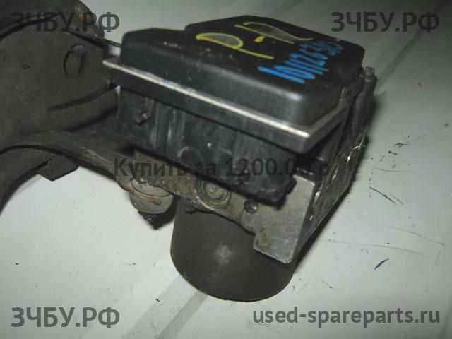 Nissan Primera P12 Блок ABS (насос)