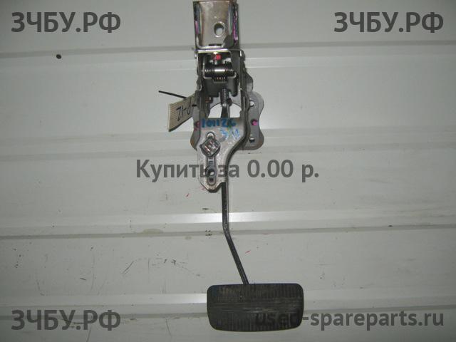 Nissan Primera P12 Педаль тормоза