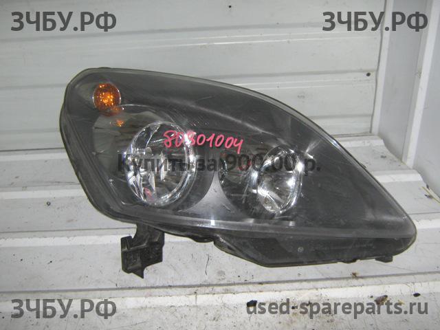 Opel Zafira B Фара правая