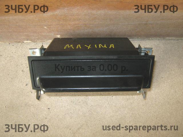 Nissan Maxima 1 (J30) Бардачок